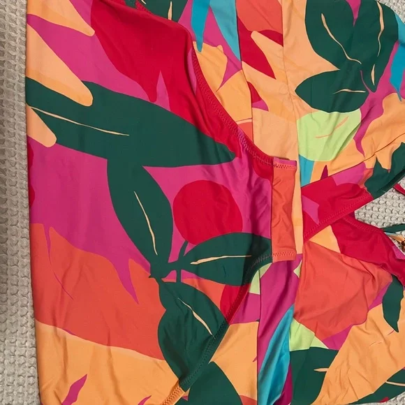 Vineyard Vines sconset one piece swimsuit - Picture 2 of 6